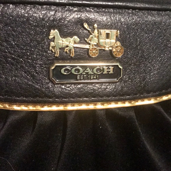Coach wristlet in perfect condition - Picture 3 of 5